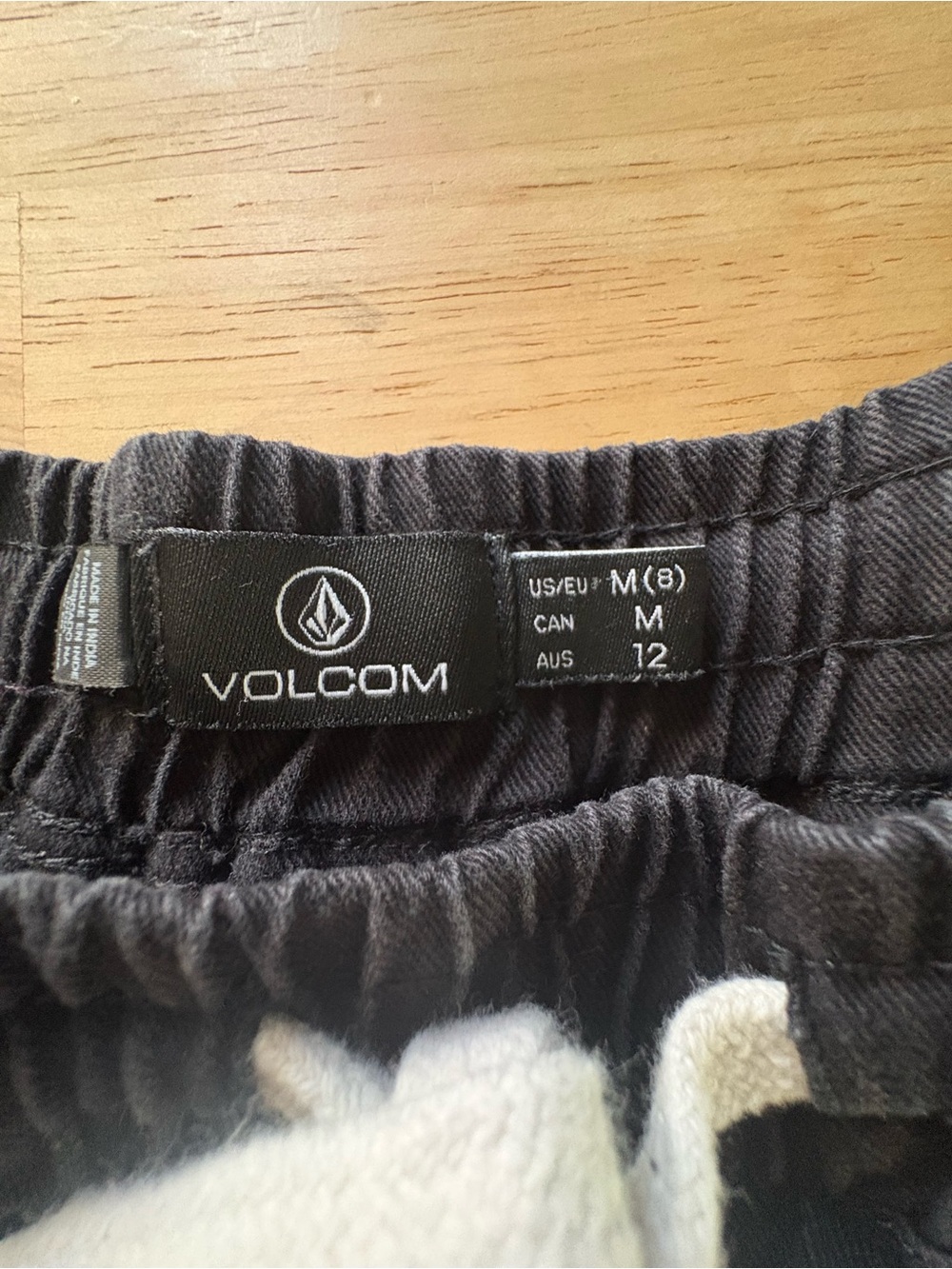Volcom shorts - Picture 6 of 9